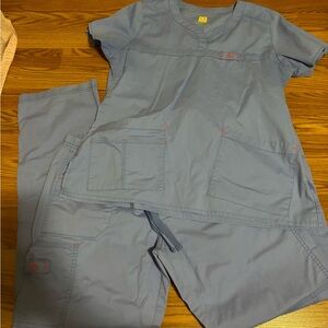 Wonder wink cecil blue medium scrub set & medium black jacket